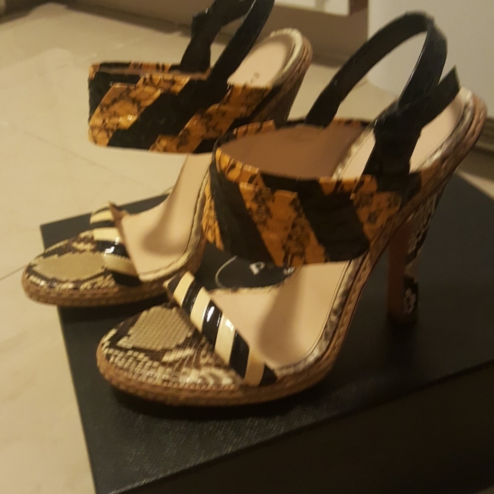 Prada - Picture 3 of 3